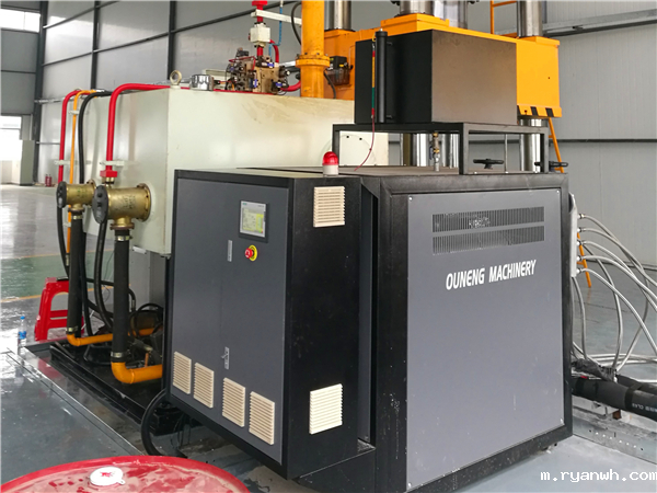 化工实验室温度控制机介质用油还是水