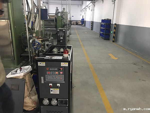 高精度成型塑料模温机2