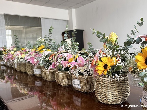 “插花拾趣，指尖绽放”必威app精装版苹果版下载安装教程机械妇女节插花活动来啦！