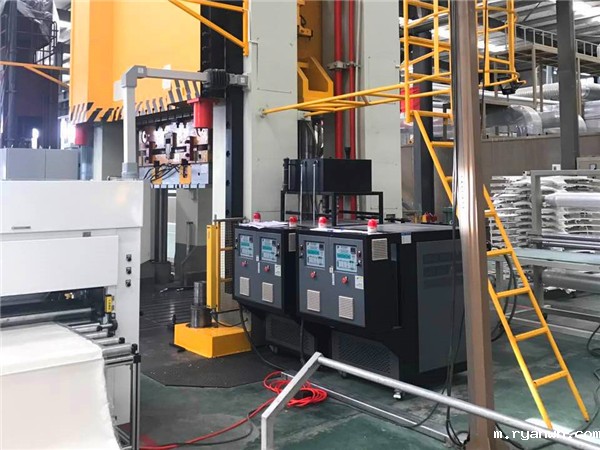 玻璃钢模压用油温机油泵如何选型？必威app精装版苹果版下载安装教程机械两招解决