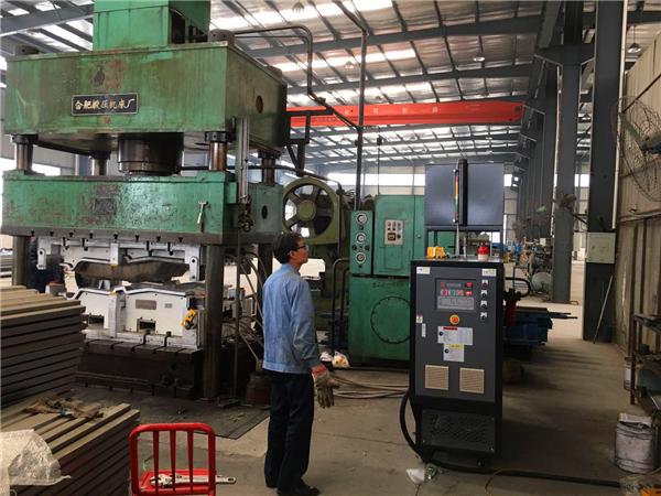 汽车隔热垫模具加温方式 推荐「必威app精装版苹果版下载安装教程」油温机