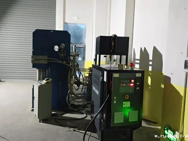 薄膜生产线用风冷式模温机原理介绍「必威app精装版苹果版下载安装教程机械」专业厂家