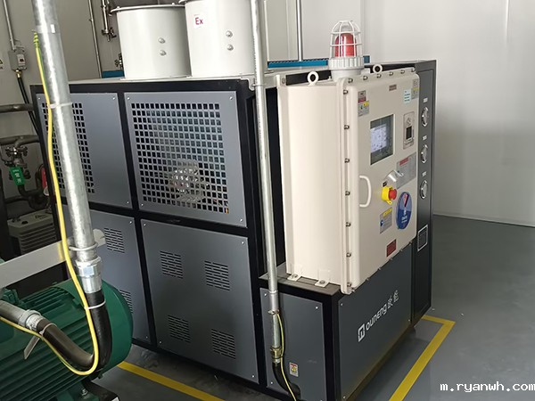 光刻胶原材料反应罐防爆冷热循环一体机「必威app精装版苹果版下载安装教程机械」