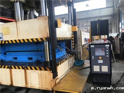 汽车内饰件成型_隔热垫热压成型模温机