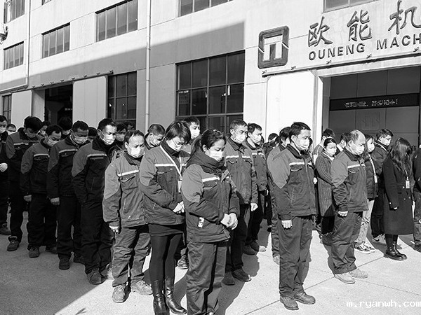 铭记历史！这一刻为30多万南京大屠杀死难者默哀！