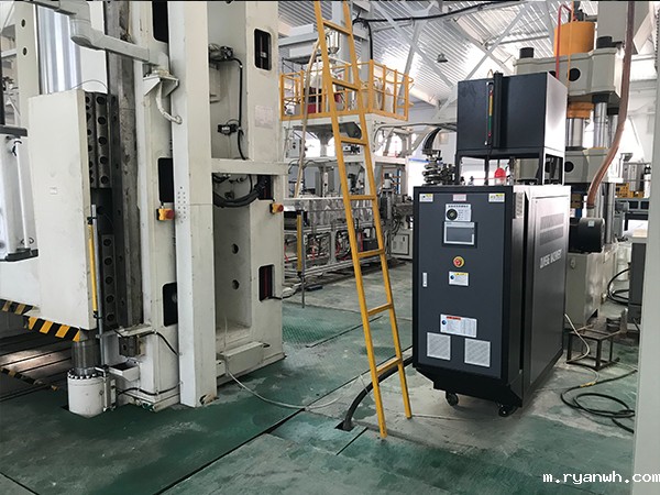 复合材料部件成型，使用碳纤维成型模温机控温效果好